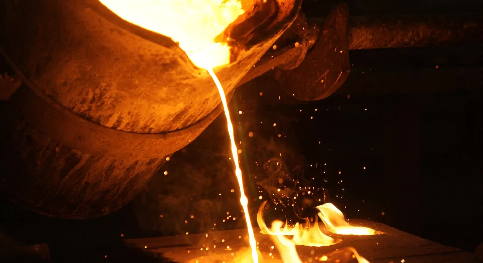 casting steel in steel melting